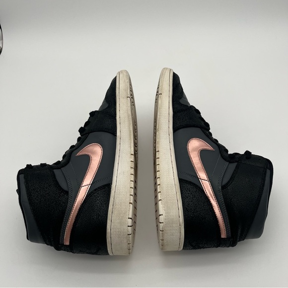 Jordan 1 Retro High ‘Bronze Medal’ Sneakers Men’s Size 12 Shoes - Picture 2 of 10